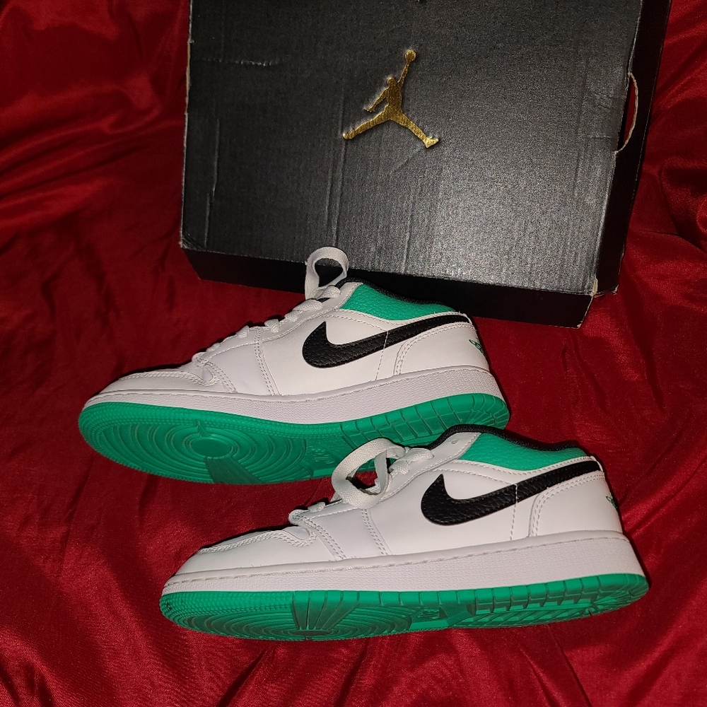 Jordan 1 Low White Lucky Green Tumbled Leather (GS) size 4y 4 kids youth
